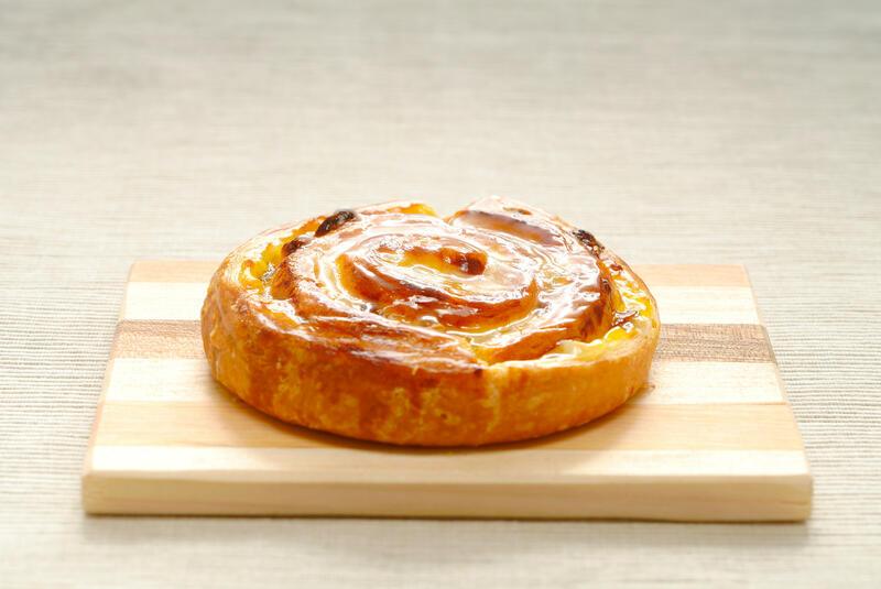 DANISH WHIRL WITH SULTANAS AND CHURN-BUTTER "Beurre d'Ardenne" AOP