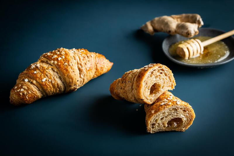 CROISSANT WITH SEEDS HONEY AND GINGER 90g